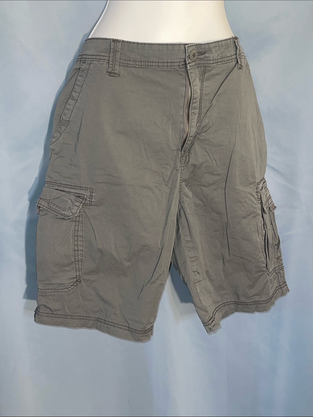 Men's Olive Cargo Shorts - Classic Utility Style